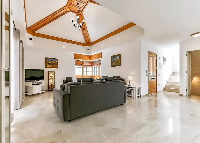 Casa Leo Holiday home *