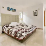 Casa Leo